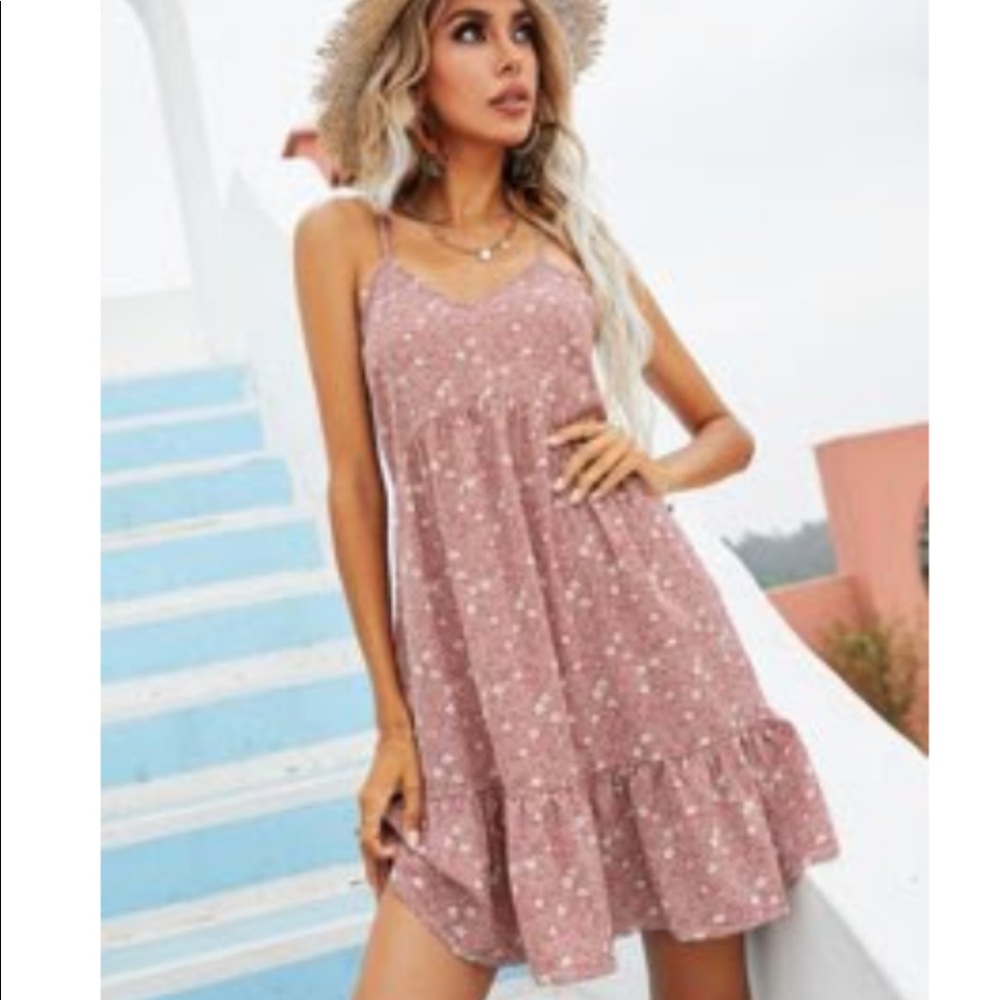 NWOT Cute red floral dress!!